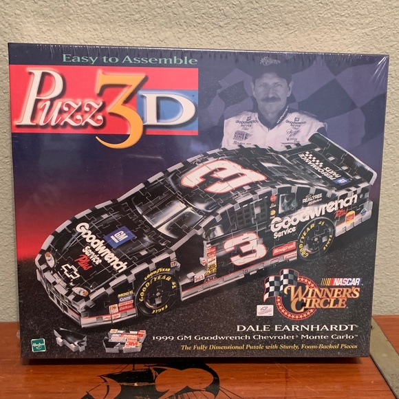Hasbro Puzz 3D NASCAR Winner's Circle Puzzle - Black and White